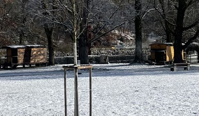 Mobile Saunawagen von Saunaare mit Schnee im Eichholz